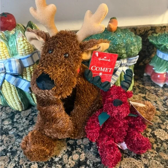 Hallmark Comet Reindeer and Russ little reindeerPlush Set - Brown and Red - Picture 1 of 4